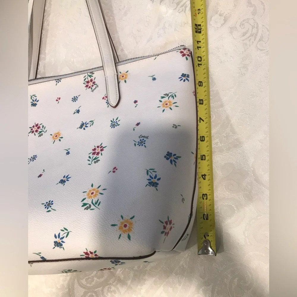 NWT COACH Taylor Tote With Wildflower Floral Print Bag.